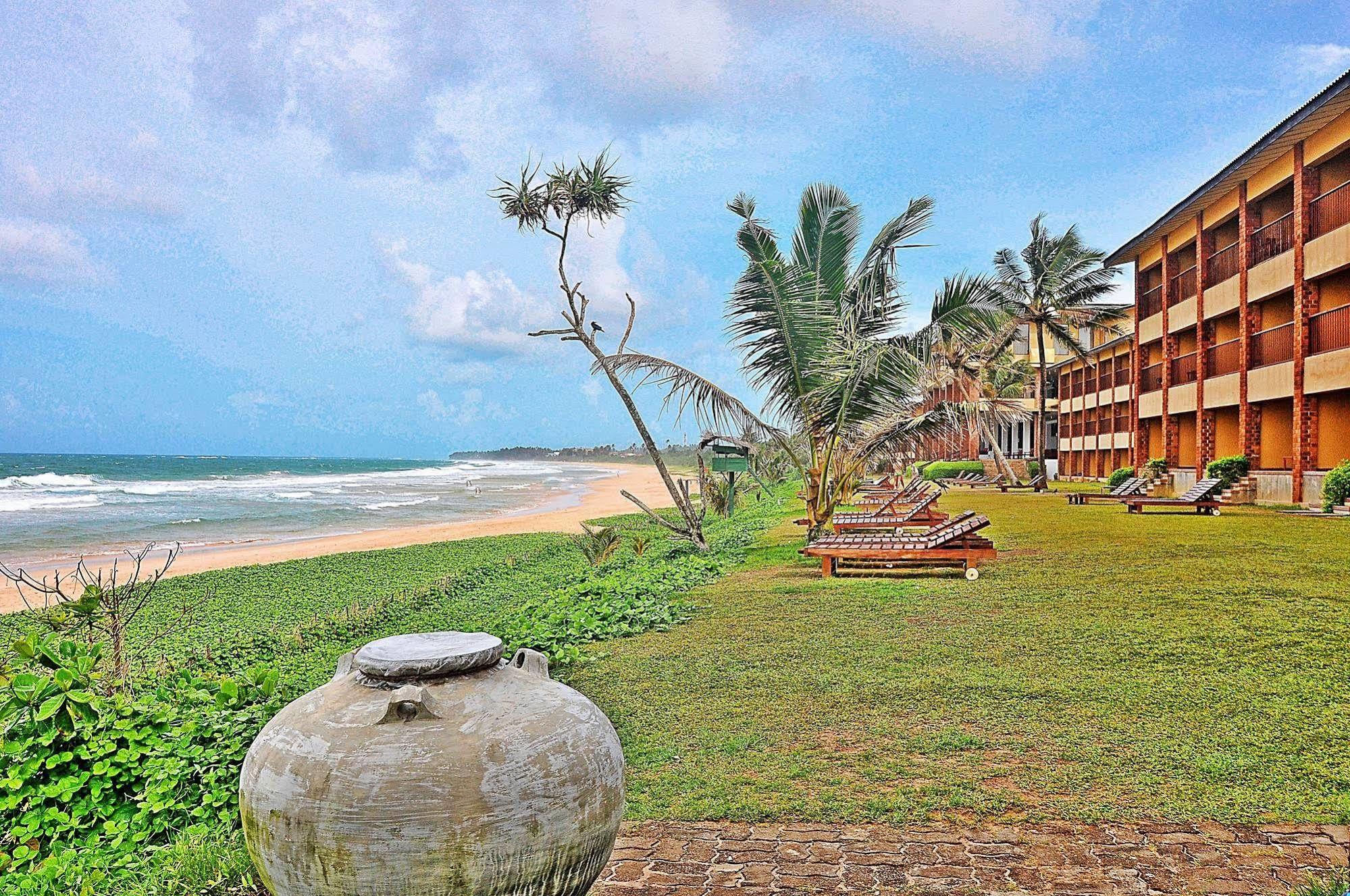 The Long Beach Resort & Spa Коггала Экстерьер фото